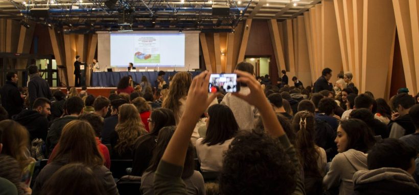 scuole alla presentazione della Costituzione alla Camera del Lavoro